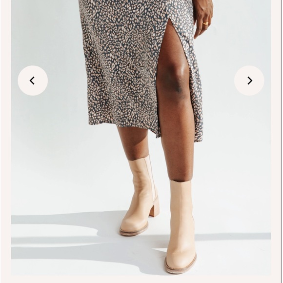 Women’s Tan Chelsea Boots - Picture 2 of 8